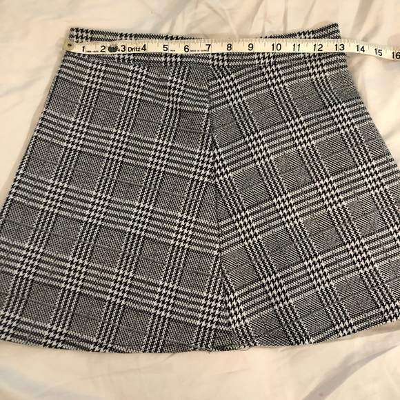 Matching black and white plaid skirt/shirt combo - Picture 4 of 7